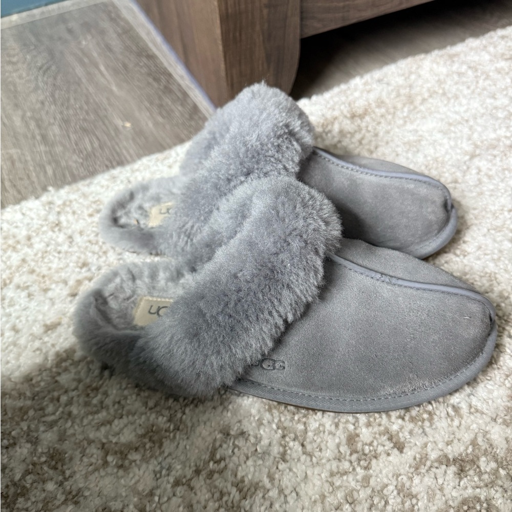 UGG Scuffette - Picture 2 of 3